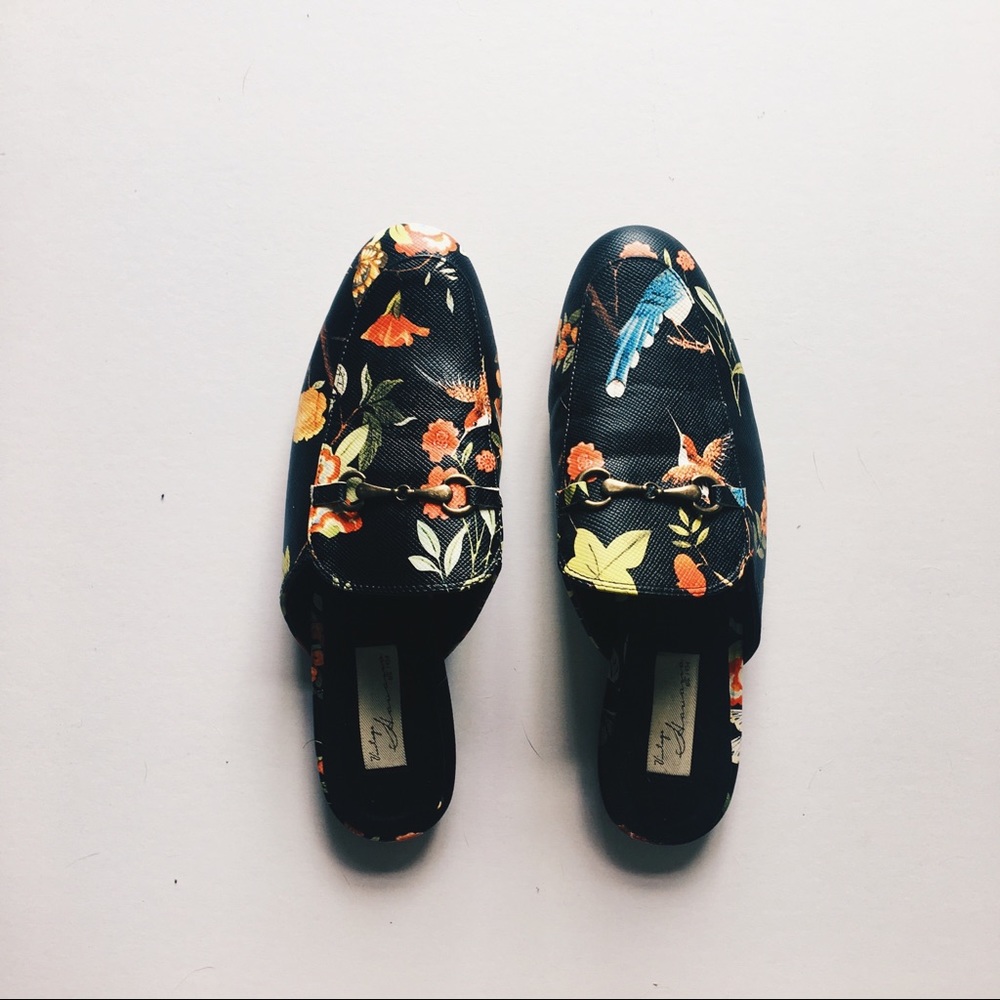 Patterned mules